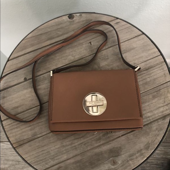 kate spade Handbags - Beautiful Kate Spade crossbody
